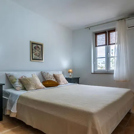 Mit Privatpool Fuer 8 Personen Ca, 130 M Sup2 In Rojnici, Istrien Binnenland Von Istrien Holiday home *