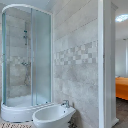 Holiday home Mit Privatpool Fuer 8 Personen Ca, 130 M Sup2 In Rojnici, Istrien Binnenland Von Istrien *