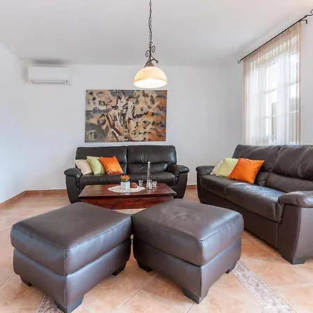 Mit Privatpool Fuer 8 Personen Ca, 130 M Sup2 In Rojnici, Istrien Binnenland Von Istrien *