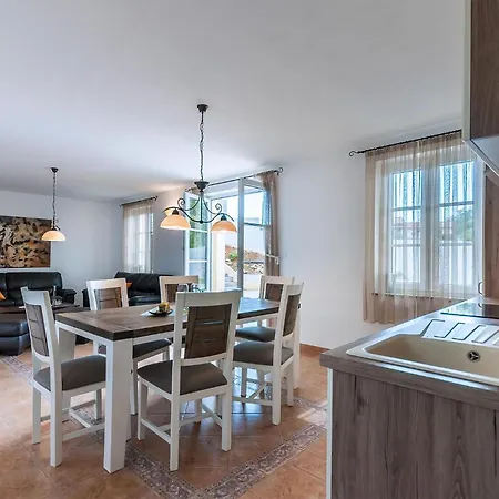 Mit Privatpool Fuer 8 Personen Ca, 130 M Sup2 In Rojnici, Istrien Binnenland Von Istrien Rojnici