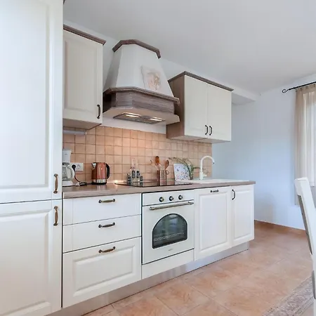 Mit Privatpool Fuer 8 Personen Ca, 130 M Sup2 In Rojnici, Istrien Binnenland Von Istrien Holiday home *
