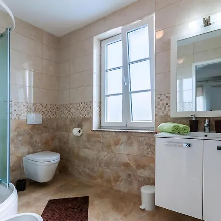 Holiday home Mit Privatpool Fuer 8 Personen Ca, 130 M Sup2 In Rojnici, Istrien Binnenland Von Istrien *