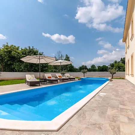 Mit Privatpool Fuer 8 Personen Ca, 130 M Sup2 In Rojnici, Istrien Binnenland Von Istrien Holiday home *