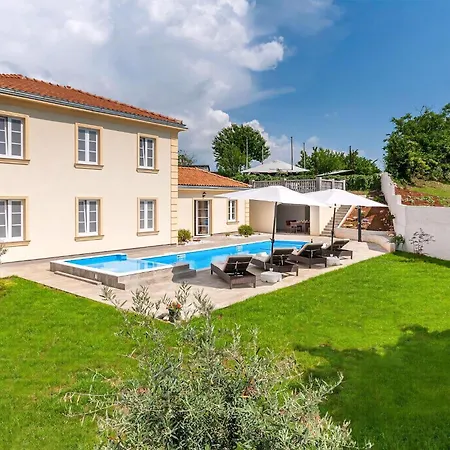 Mit Privatpool Fuer 8 Personen Ca, 130 M Sup2 In Rojnici, Istrien Binnenland Von Istrien Holiday home