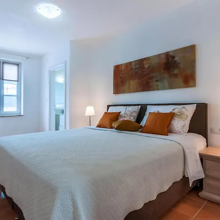 Mit Privatpool Fuer 8 Personen Ca, 130 M Sup2 In Rojnici, Istrien Binnenland Von Istrien * Rojnići