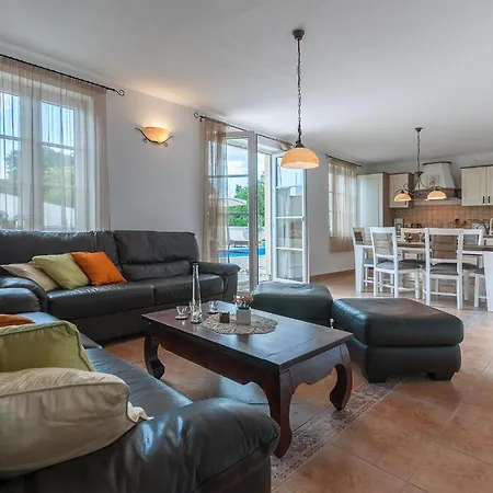 度假居 Mit Privatpool Fuer 8 Personen Ca, 130 M Sup2 In Rojnici, Istrien Binnenland Von Istrien *